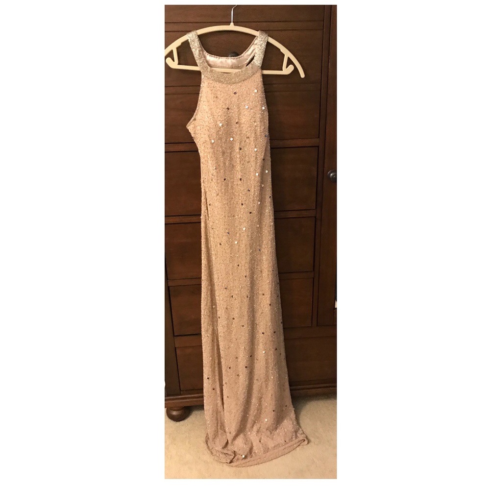 NWT! Beautiful Adrianna Papell Beaded Gown / Perfect Formal Event Dress Size 8